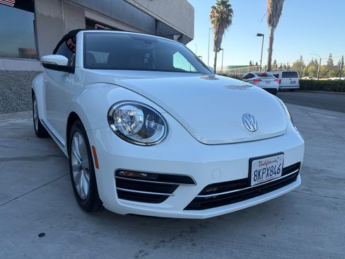 Used 2017 Volkswagen Beetle 1.8T Convertible FWD image 10