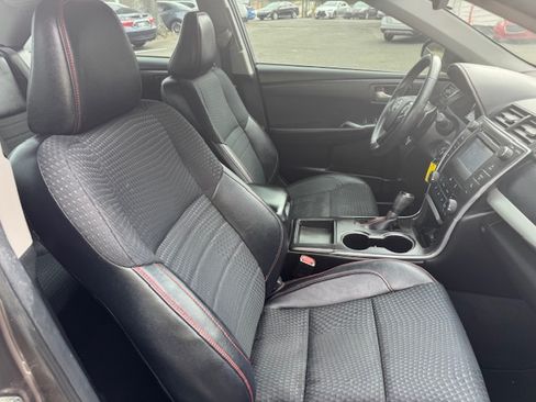 Used 2015 Toyota Camry SE image 15