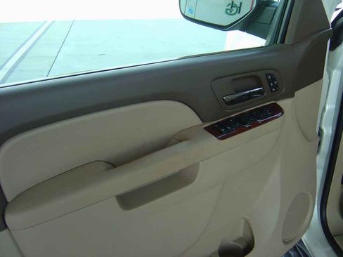 Used 2011 Chevrolet Tahoe LTZ image 9