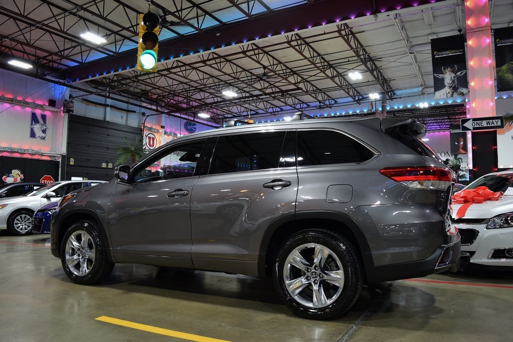 Used 2018 Toyota Highlander Limited V6 w/ 3rd Row FWD image 12