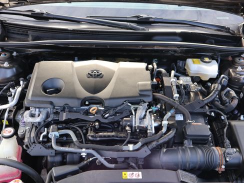 Used 2018 Toyota Camry XLE image 36