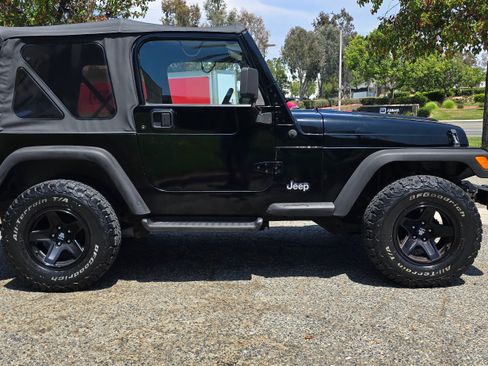 Used 1998 Jeep Wrangler 4WD SE image 4