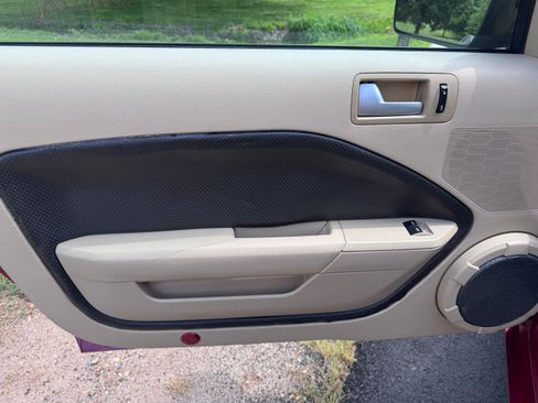 Used 2006 Ford Mustang GT Premium image 3