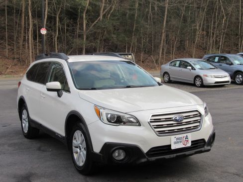 Used 2015 Subaru Outback 2.5i Premium image 12