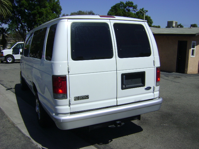 Used 2002 Ford E-350 and Econoline 350 Club Wagon Extended Super Duty RWD image 5