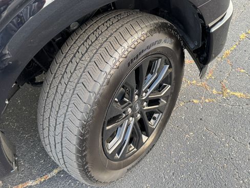 Used 2025 Ford F150 Lariat image 40