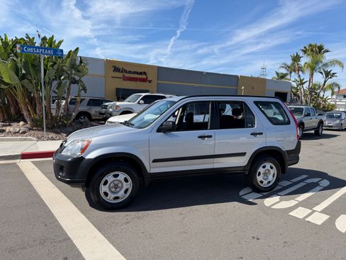 Used 2005 Honda CR-V LX image 18