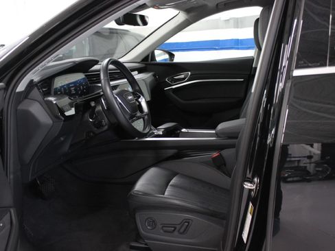 Used 2024 Audi Q8 e-tron Premium image 16