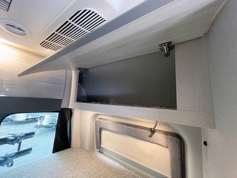 Used 2021 Mercedes-Benz Sprinter 4500 image 31