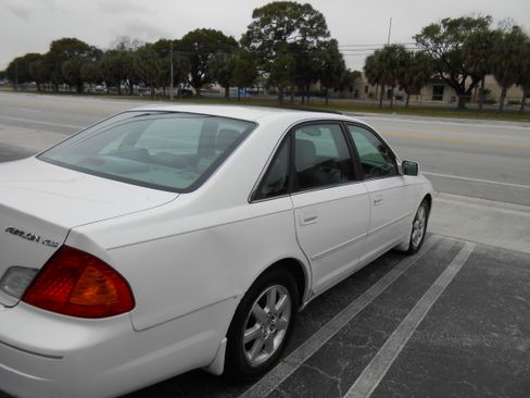 Used 2000 Toyota Avalon XLS image 5