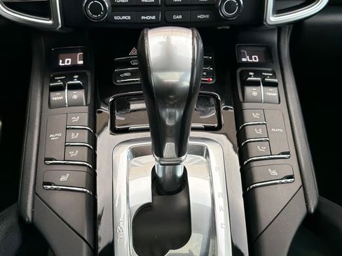 Used 2018 Porsche Cayenne S AWD/4WD image 18