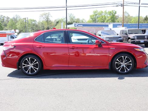 Used 2020 Toyota Camry SE image 9