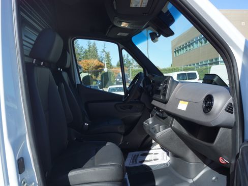 Used 2025 Mercedes-Benz Sprinter 2500 image 15