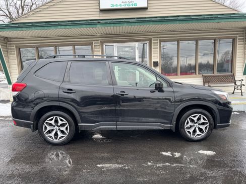Used 2019 Subaru Forester Premium image 1