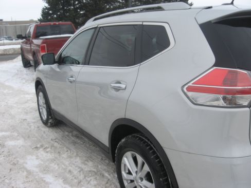 Used 2015 Nissan Rogue SV image 6