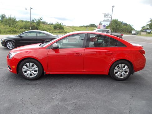 Used 2014 Chevrolet Cruze LS FWD image 8