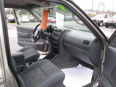 Used 2002 Nissan Frontier XE image 15