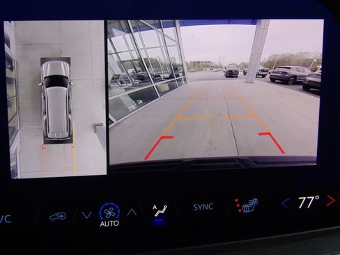 Used 2025 Chevrolet Suburban Z71 image 3