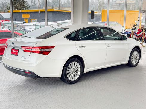 Used 2015 Toyota Avalon image 4