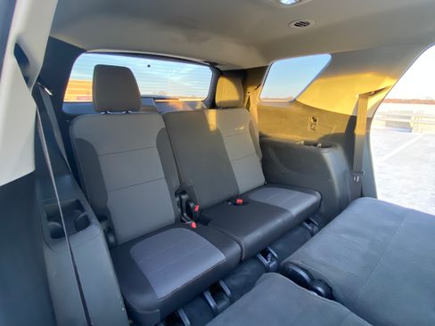 Used 2020 Chevrolet Traverse LT image 23