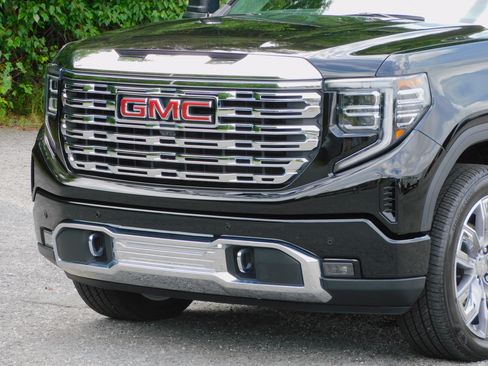 Used 2025 GMC Sierra 1500 4x4 Crew Cab Denali image 12