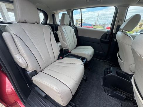 Used 2013 MAZDA MAZDA5 Grand Touring image 17