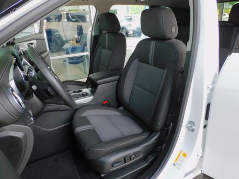 Used 2025 Chevrolet Blazer FWD LT w/ 2LT image 15