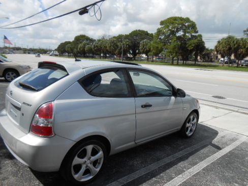 Used 2008 Hyundai Accent SE Hatchback FWD image 4