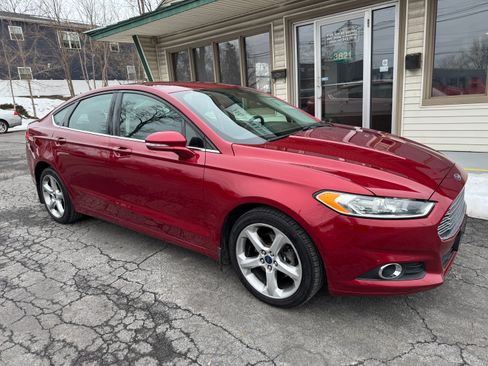 Used 2016 Ford Fusion SE image 2
