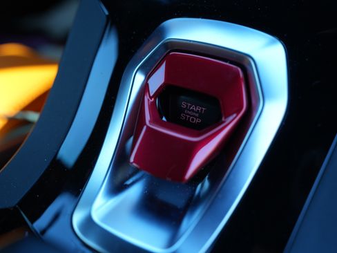 Used 2020 Lamborghini Huracan EVO image 20