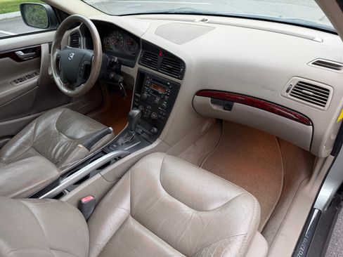 Used 2004 Volvo XC70 UNAVAIL AWD/4WD image 41