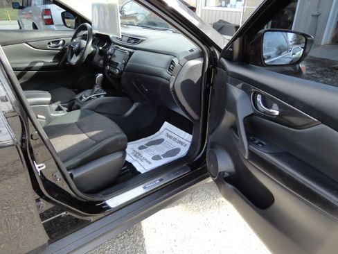 Used 2018 Nissan Rogue image 11