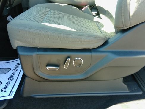 Used 2015 Ford F150 XLT image 46