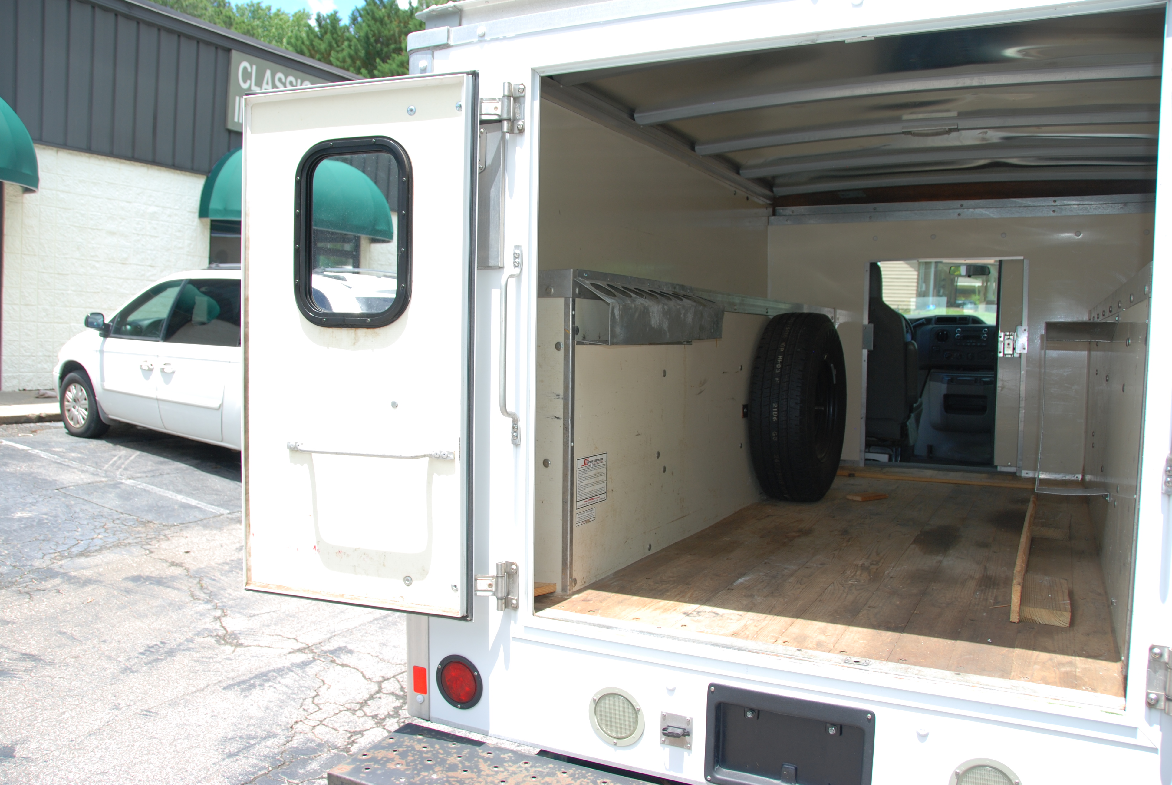 Used 2015 Ford E-350 and Econoline 350 Super Duty RWD image 13