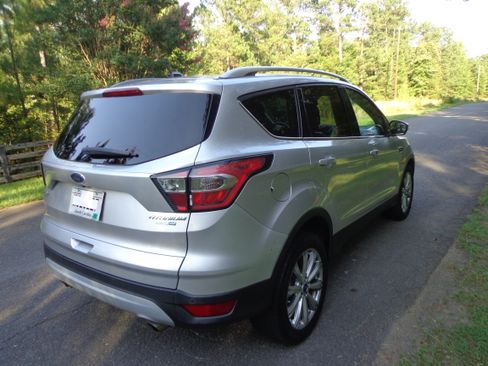 Used 2017 Ford Escape 4WD Titanium image 3