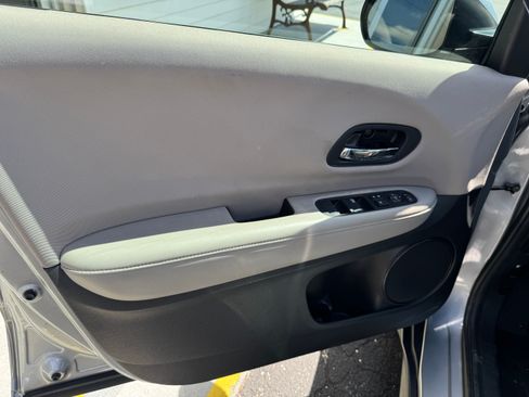 Used 2018 Honda HR-V AWD LX image 9