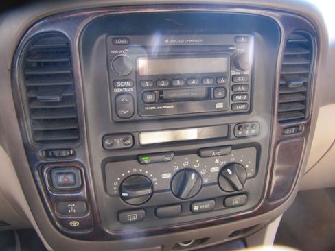 Used 2000 Toyota Land Cruiser image 17