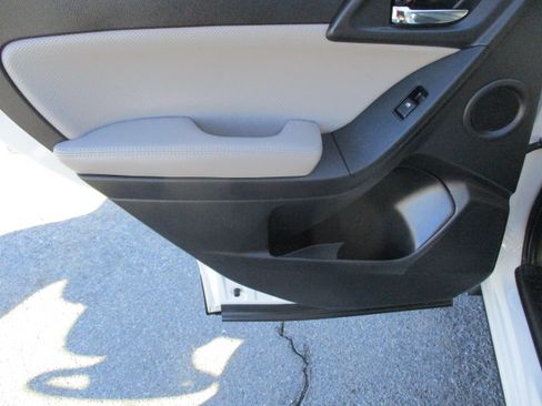 Used 2015 Subaru Forester 2.5i Limited image 24