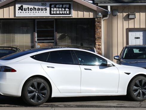 Used 2022 Tesla Model S image 3