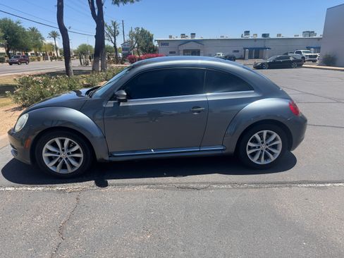 Used 2015 Volkswagen Beetle TDI image 2