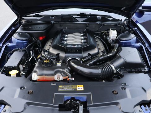 Used 2011 Ford Mustang GT Premium image 24