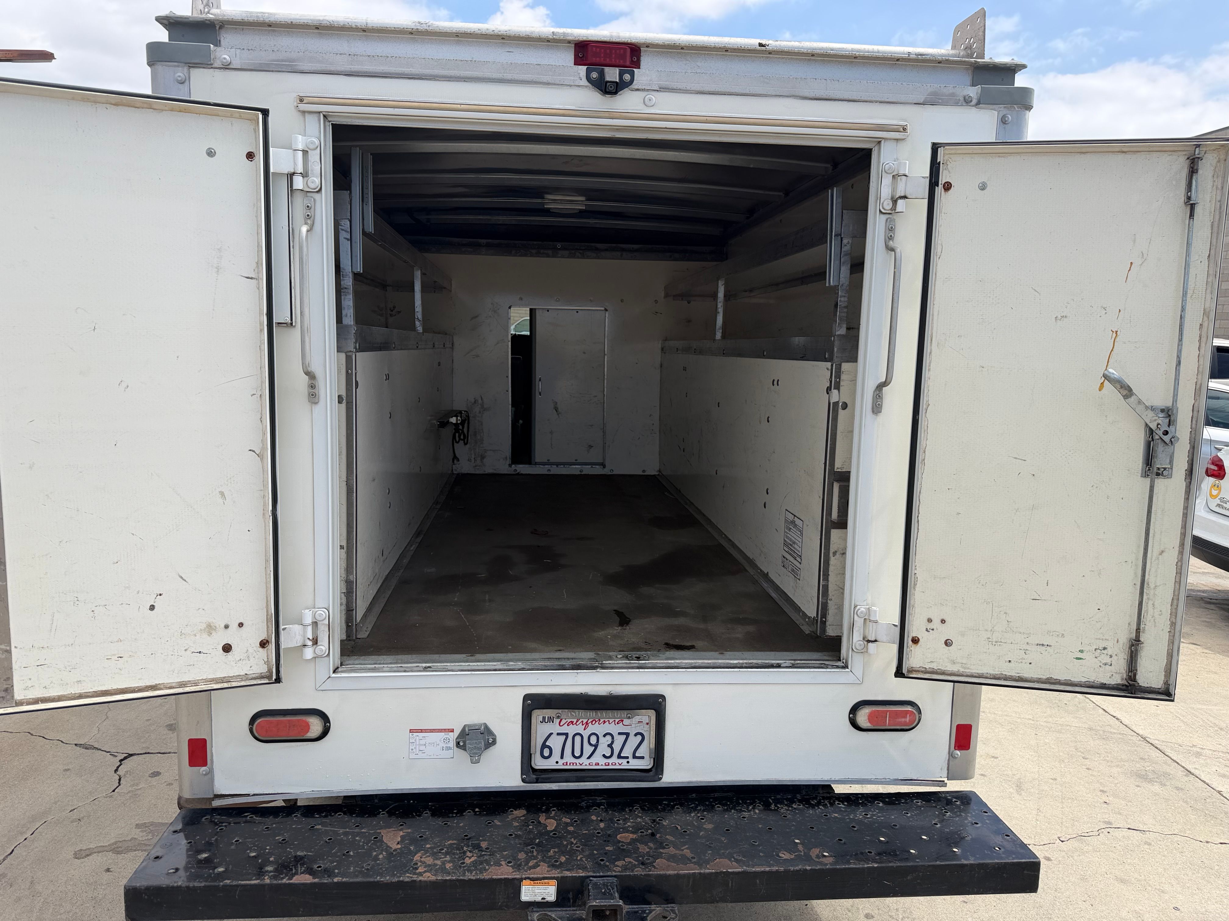 Used 2019 Chevrolet Express 3500 UNAVAIL RWD image 8