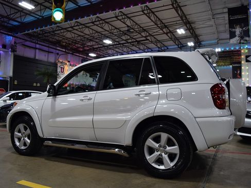 Used 2004 Toyota RAV4 image 12