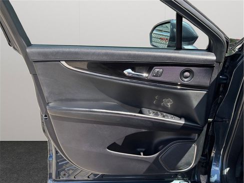 Used 2021 Lincoln Nautilus Reserve image 22