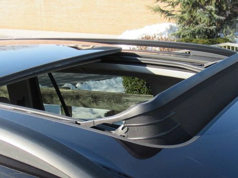 Used 2022 Volkswagen Atlas SE w/ Technology Package image 9