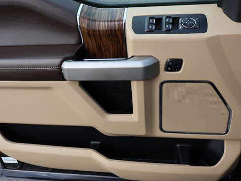 Used 2015 Ford F150 Lariat image 19