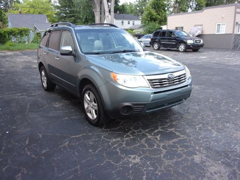 Used 2010 Subaru Forester 2.5X Premium AWD/4WD image 3