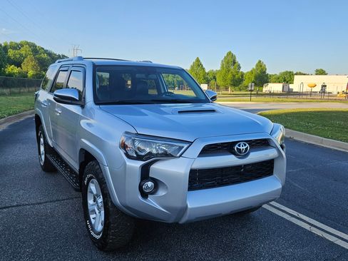 Used 2017 Toyota 4Runner 4WD image 6