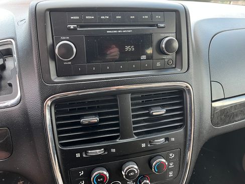 Used 2016 Dodge Grand Caravan American Value Package image 32