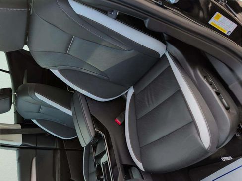 Used 2025 Buick Envision Sport Touring image 9